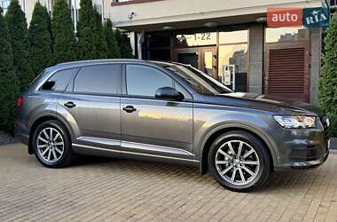 Позашляховик / Кросовер Audi Q7 2019 в 