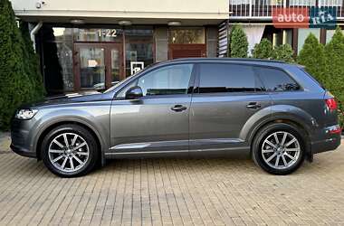 Позашляховик / Кросовер Audi Q7 2019 в 