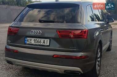Позашляховик / Кросовер Audi Q7 2018 в 