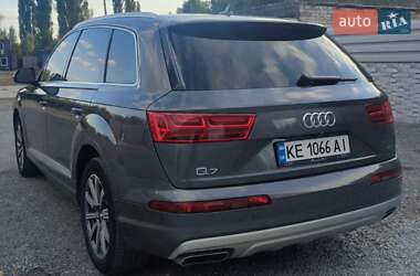 Позашляховик / Кросовер Audi Q7 2018 в 