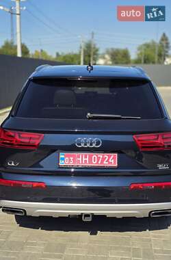 Позашляховик / Кросовер Audi Q7 2015 в 