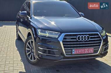 Позашляховик / Кросовер Audi Q7 2015 в 