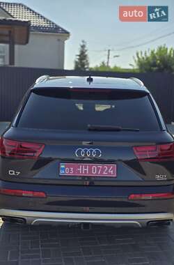 Позашляховик / Кросовер Audi Q7 2015 в 