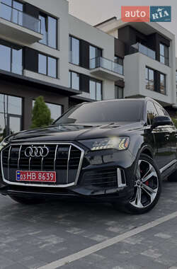 Позашляховик / Кросовер Audi Q7 2020 в 