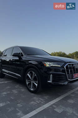 Позашляховик / Кросовер Audi Q7 2020 в 