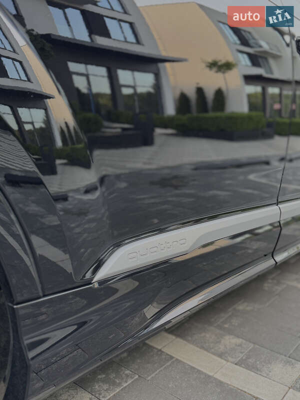 Позашляховик / Кросовер Audi Q7 2020 в Ужгороді