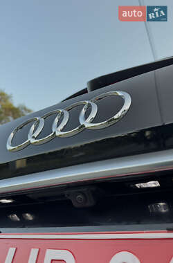 Позашляховик / Кросовер Audi Q7 2020 в 
