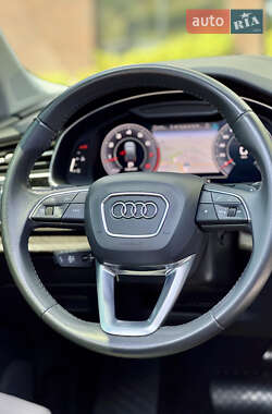 Позашляховик / Кросовер Audi Q7 2020 в 