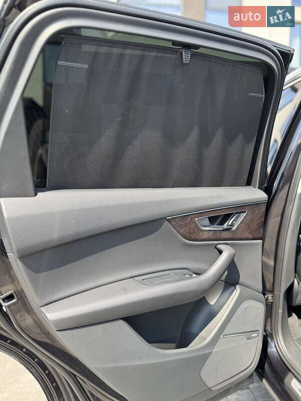 Позашляховик / Кросовер Audi Q7 2020 в Ужгороді