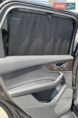 Позашляховик / Кросовер Audi Q7 2020 в 