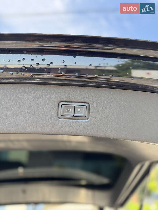 Позашляховик / Кросовер Audi Q7 2020 в Ужгороді