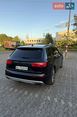 Позашляховик / Кросовер Audi Q7 2016 в 