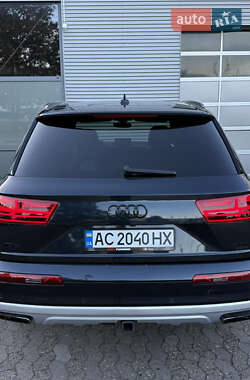 Позашляховик / Кросовер Audi Q7 2016 в 