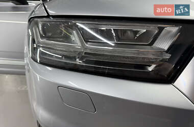 Позашляховик / Кросовер Audi Q7 2018 в 
