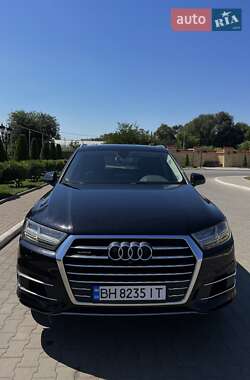 Внедорожник / Кроссовер Audi Q7 2015 в 
