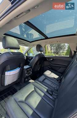 Внедорожник / Кроссовер Audi Q7 2015 в 