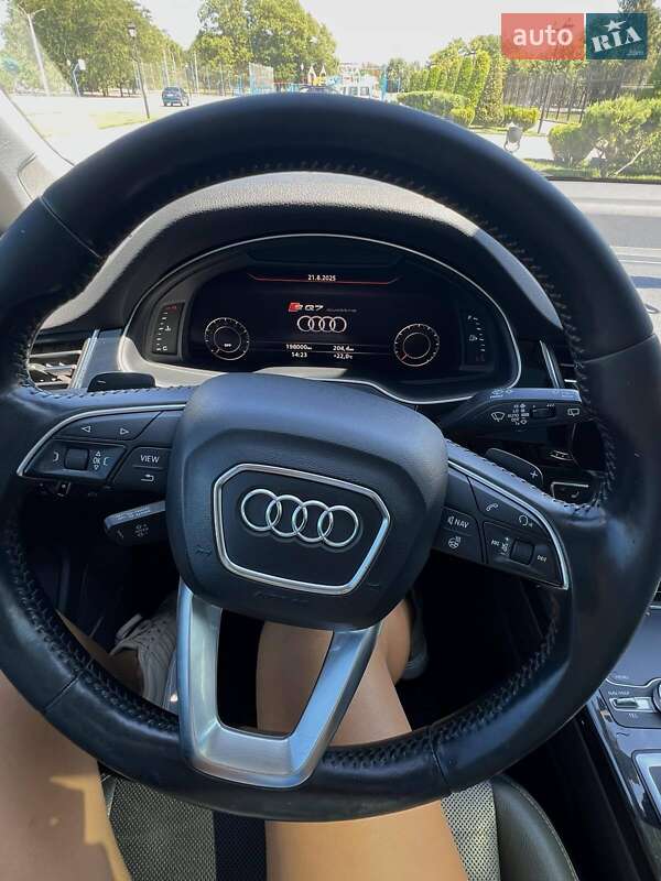 Внедорожник / Кроссовер Audi Q7 2015 в Измаиле