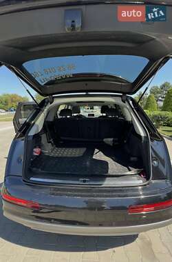 Внедорожник / Кроссовер Audi Q7 2015 в 