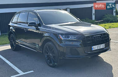 Позашляховик / Кросовер Audi Q7 2021 в 