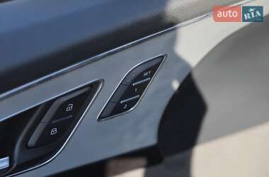 Позашляховик / Кросовер Audi Q7 2016 в 
