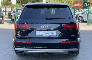 Внедорожник / Кроссовер Audi Q7 2015 в 