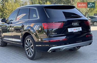 Внедорожник / Кроссовер Audi Q7 2015 в 