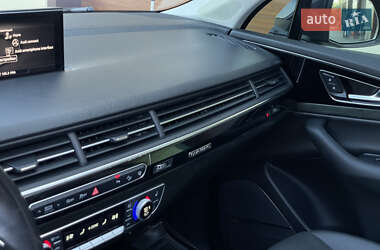 Внедорожник / Кроссовер Audi Q7 2015 в 