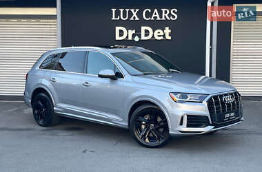 Позашляховик / Кросовер Audi Q7 2019 в 