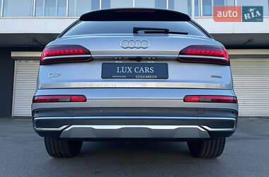 Позашляховик / Кросовер Audi Q7 2019 в 