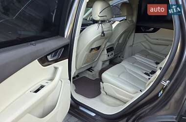 Позашляховик / Кросовер Audi Q7 2015 в 
