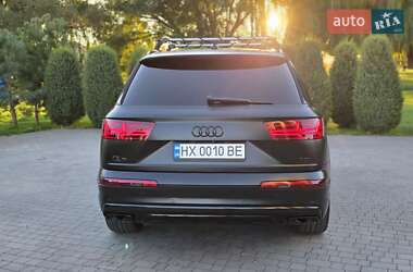 Позашляховик / Кросовер Audi Q7 2015 в 