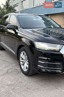 Внедорожник / Кроссовер Audi Q7 2015 в 