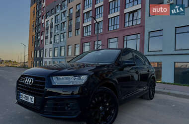 Внедорожник / Кроссовер Audi Q7 2017 в 