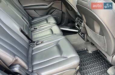 Позашляховик / Кросовер Audi Q7 2017 в 