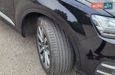 Позашляховик / Кросовер Audi Q7 2018 в 