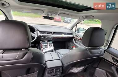 Позашляховик / Кросовер Audi Q7 2018 в 