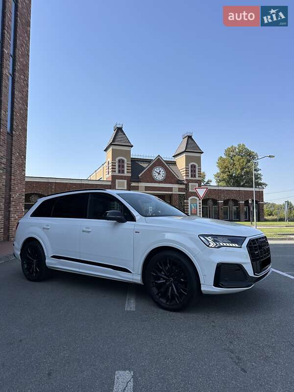 Позашляховик / Кросовер Audi Q7 2022 в Києві