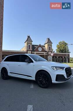 Позашляховик / Кросовер Audi Q7 2022 в 