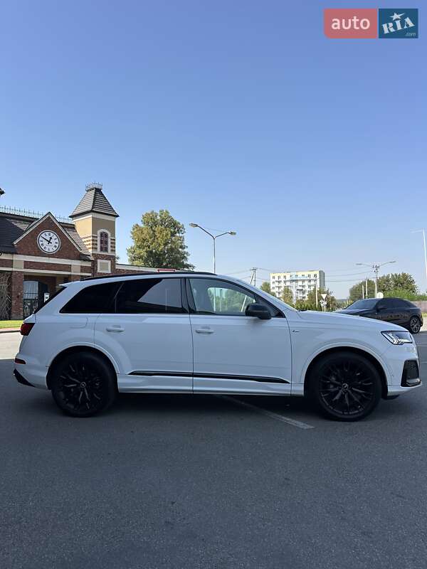 Позашляховик / Кросовер Audi Q7 2022 в Києві