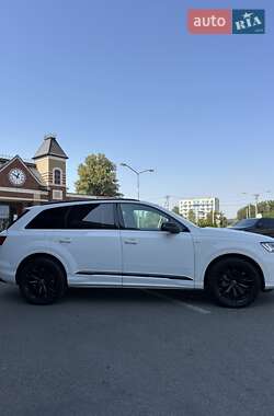 Позашляховик / Кросовер Audi Q7 2022 в 