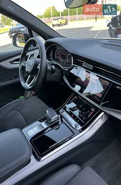 Позашляховик / Кросовер Audi Q7 2022 в 