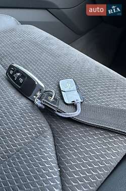 Позашляховик / Кросовер Audi Q7 2022 в 