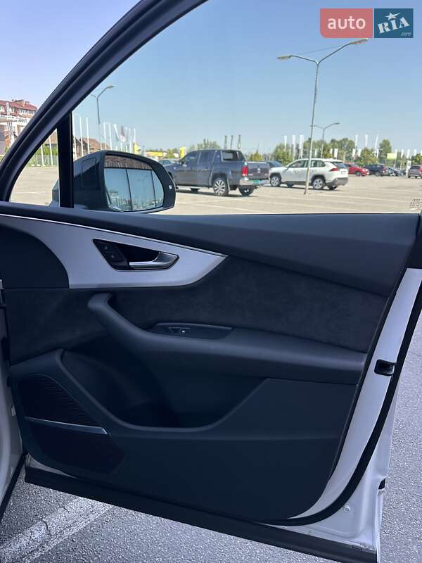 Позашляховик / Кросовер Audi Q7 2022 в Києві