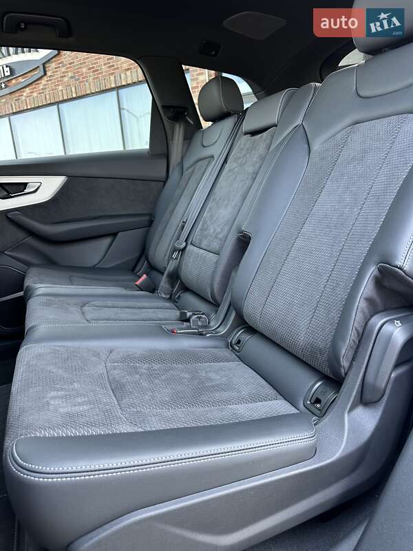 Позашляховик / Кросовер Audi Q7 2022 в Києві