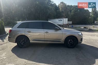Позашляховик / Кросовер Audi Q7 2018 в 