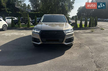 Позашляховик / Кросовер Audi Q7 2018 в 