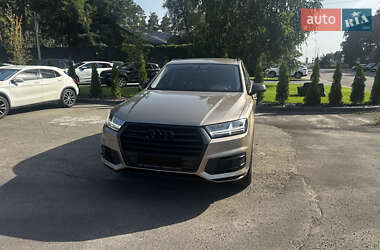 Позашляховик / Кросовер Audi Q7 2018 в 