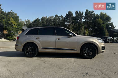 Позашляховик / Кросовер Audi Q7 2018 в 
