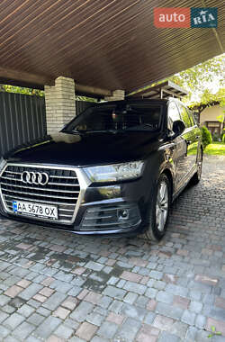 Позашляховик / Кросовер Audi Q7 2016 в Києві
