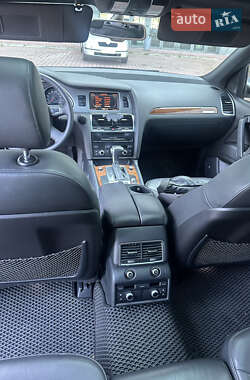 Позашляховик / Кросовер Audi Q7 2010 в 